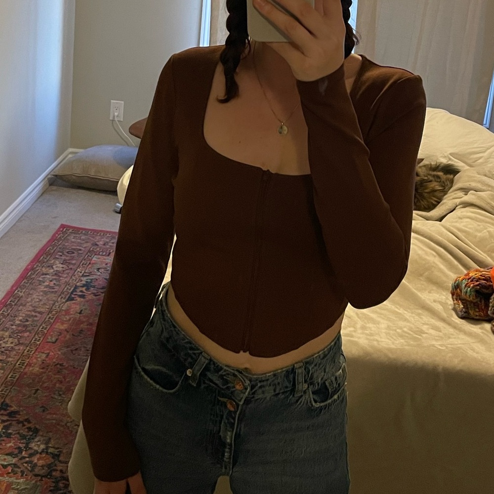 Aritzia brown structured crop top 🤎